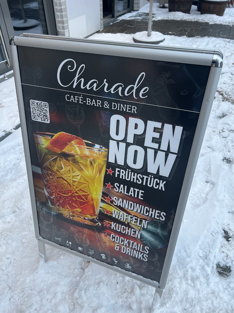 Aussenschild Cafe Charade